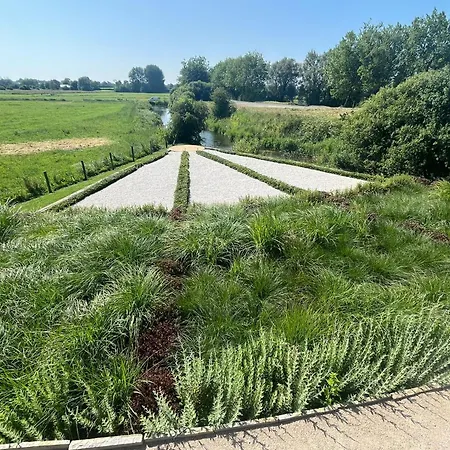 La Fiere Bridge Bed & Breakfast *