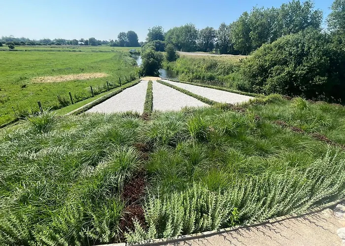 La Fiere Bridge Bed & Breakfast *